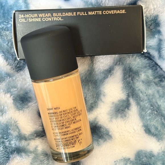 Mac Cosmetics STUDIO FIX FLUID SPF 15 24HR MATTE FOUNDATION + OIL CONTROL (NEW) - Picture 6 of 10
